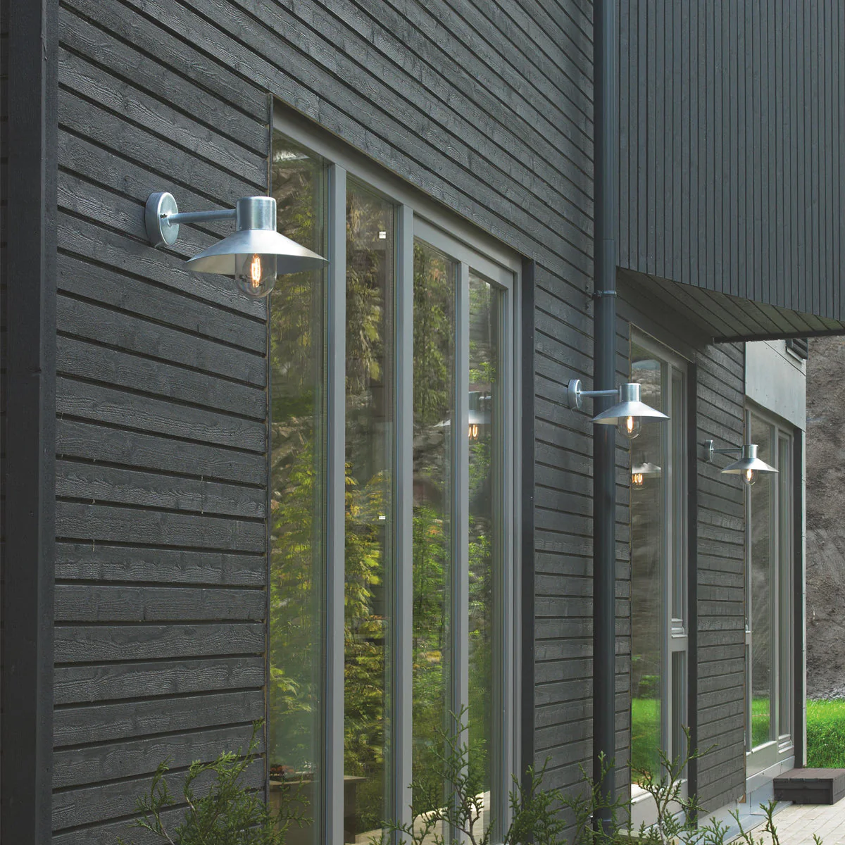 Lund 1 Light Wall Lantern - Black/Galvanised - Image 4