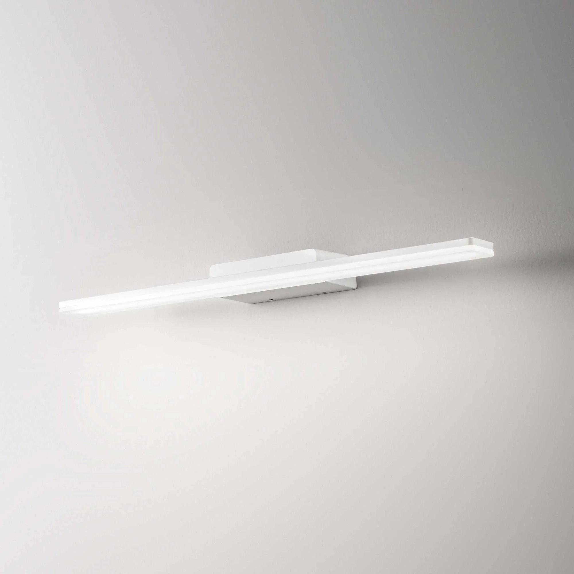 Make Over Mirror LED Light - White Finish - Image 4