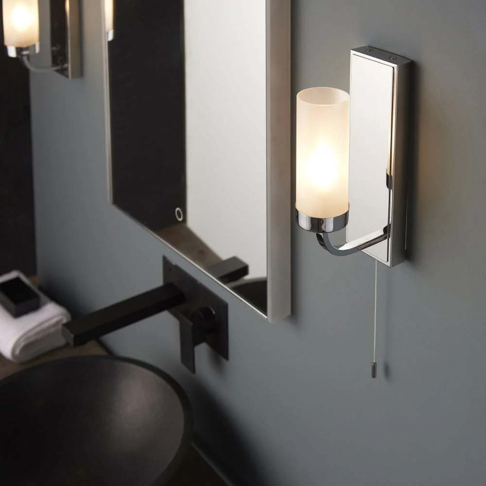 Maldives 1Lt Bathroom Wall Lights IP44 - Chrome & Frosted - Image 3