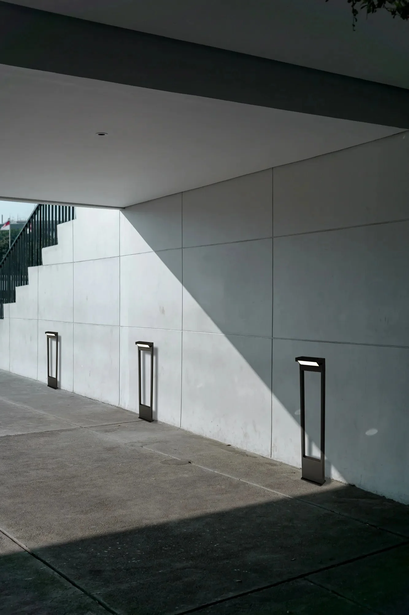 Masts LED Bollard IP54 - Large/Small - Image 3