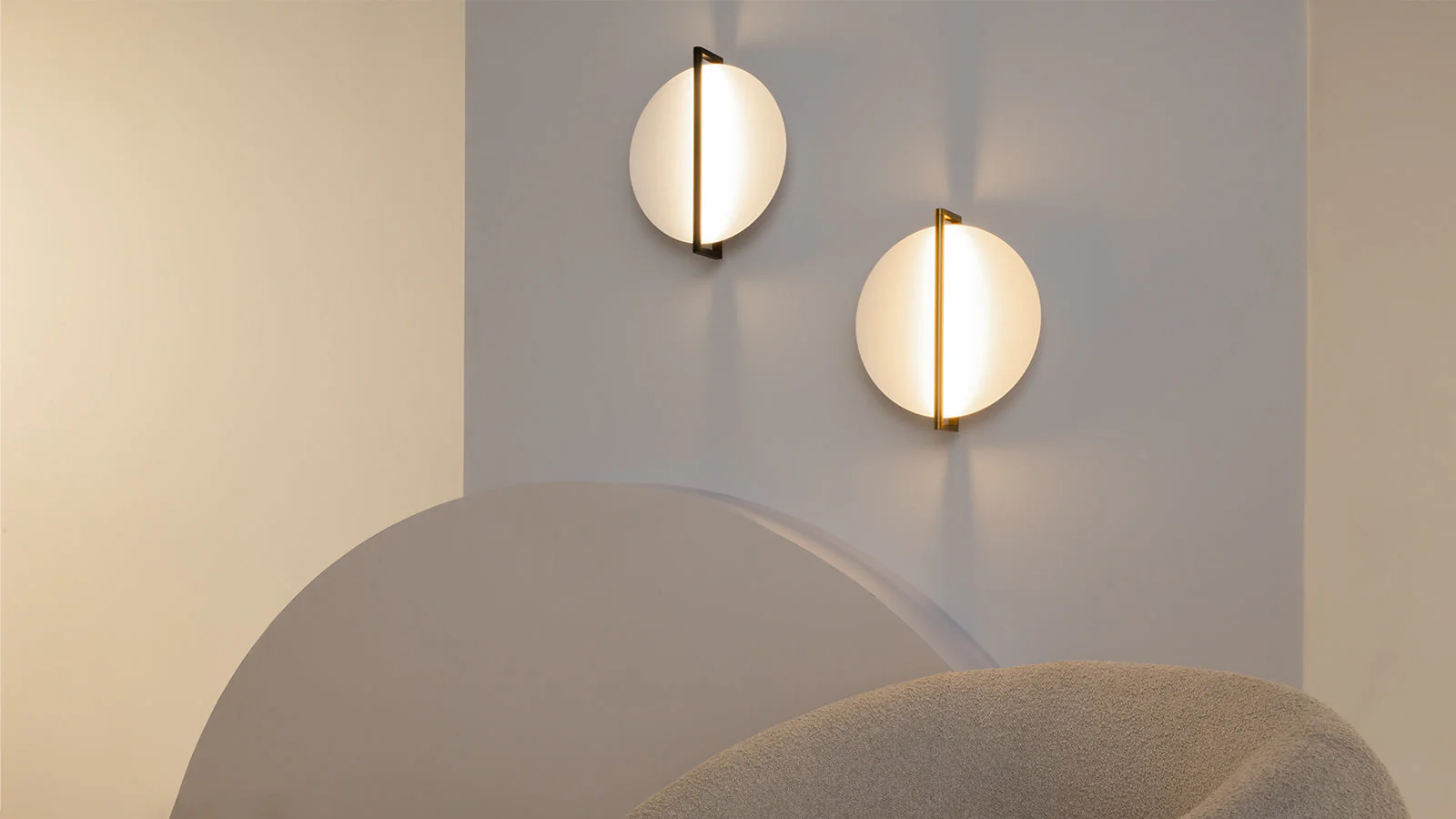Mira LED Wall Light - Brass/Black - Image 6