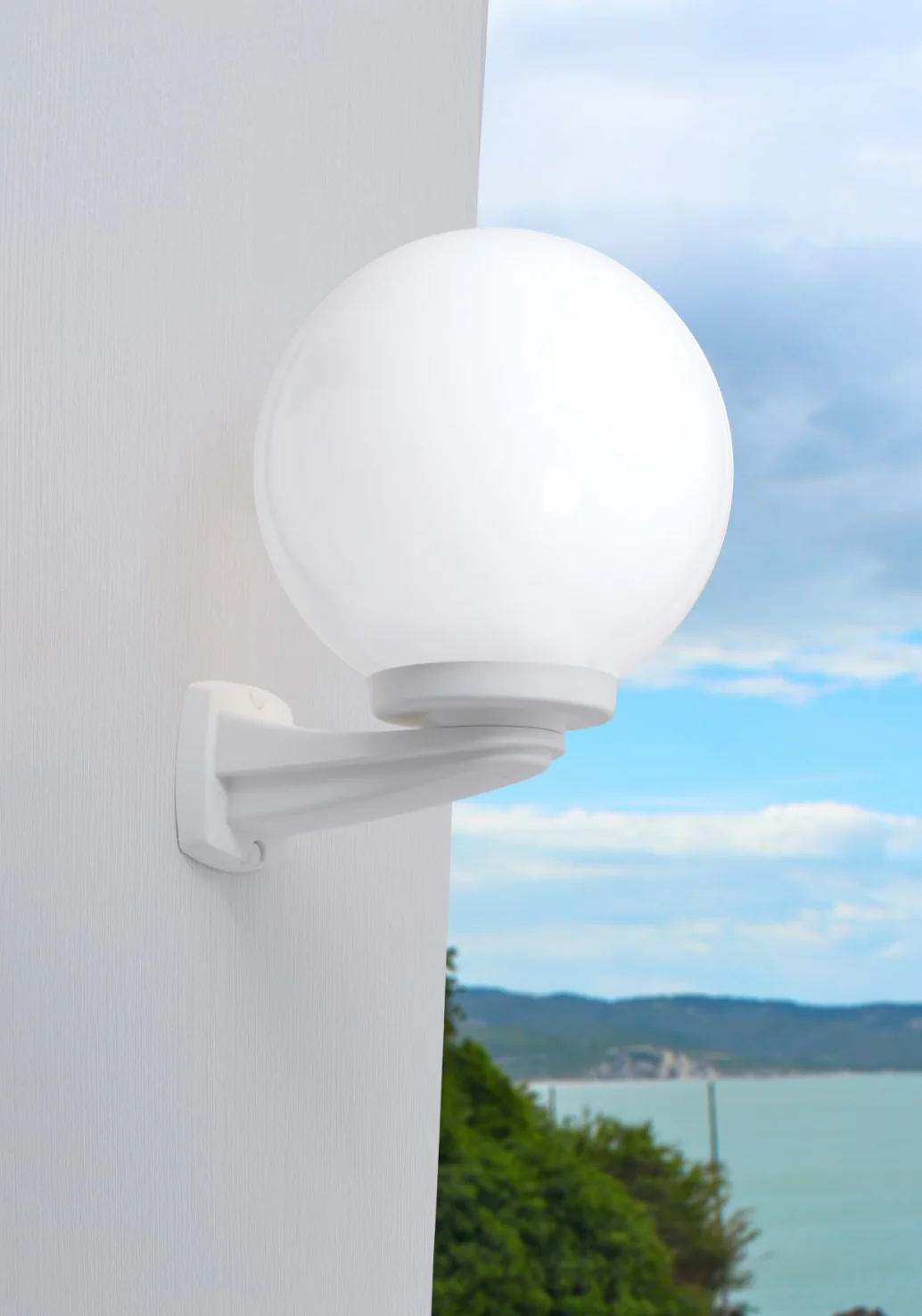 Nardo G250 Black/Grey Globe Wall Light IP55 - Opal/Clear - Image 8