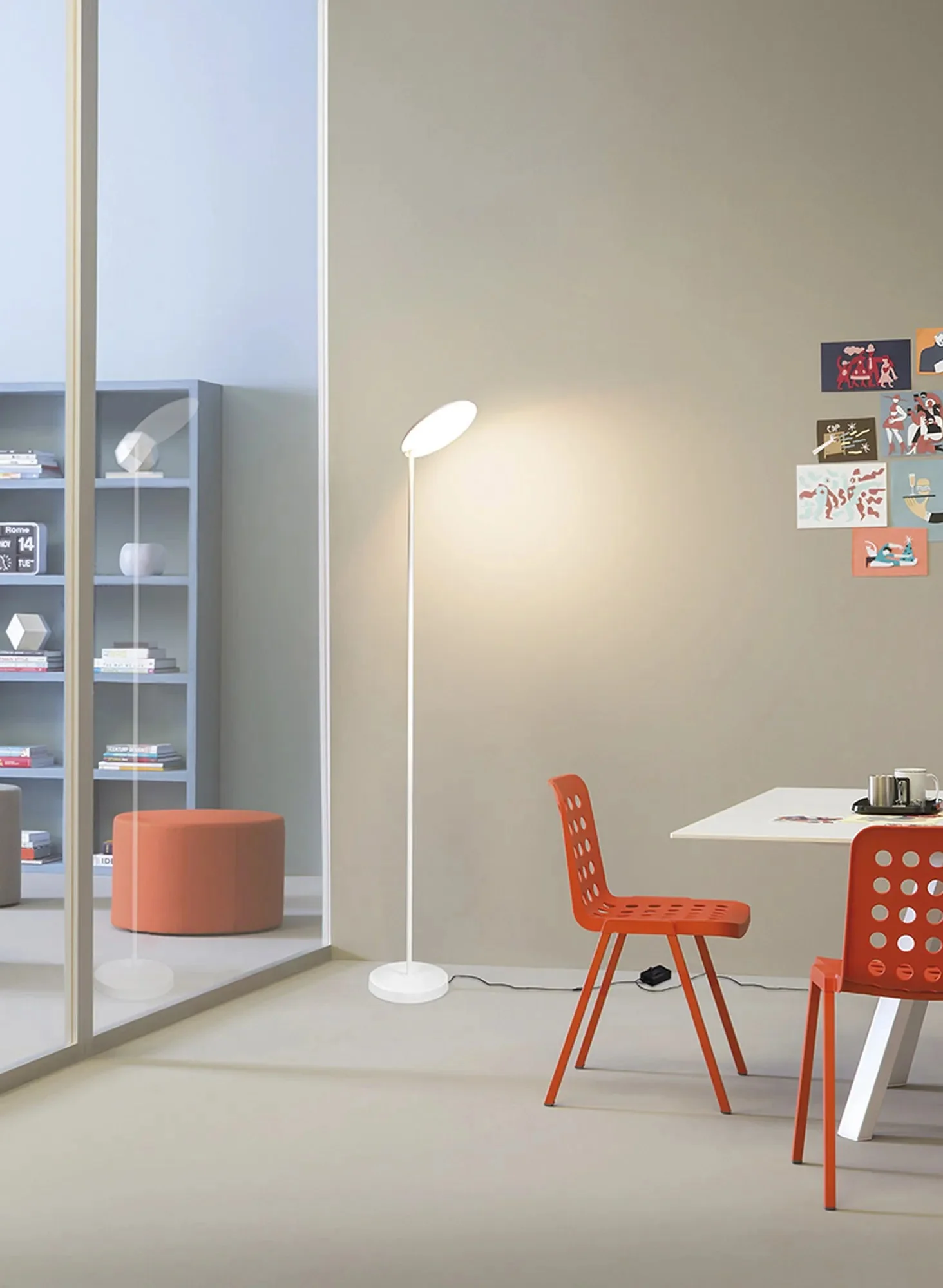 Nassau Floor Lamp Dimmable- White & Black - Image 5