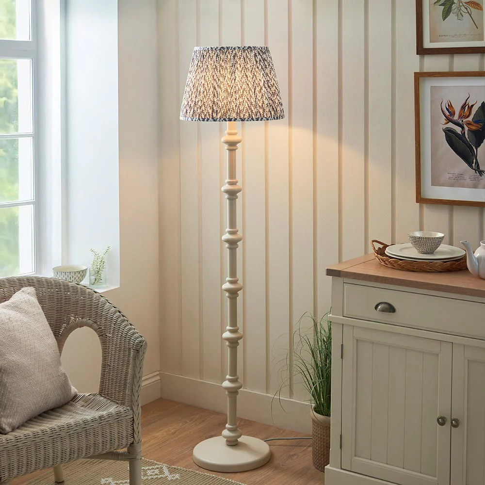 Nivara Leaf Floor Lamp In Various Finish B22 - Image 2