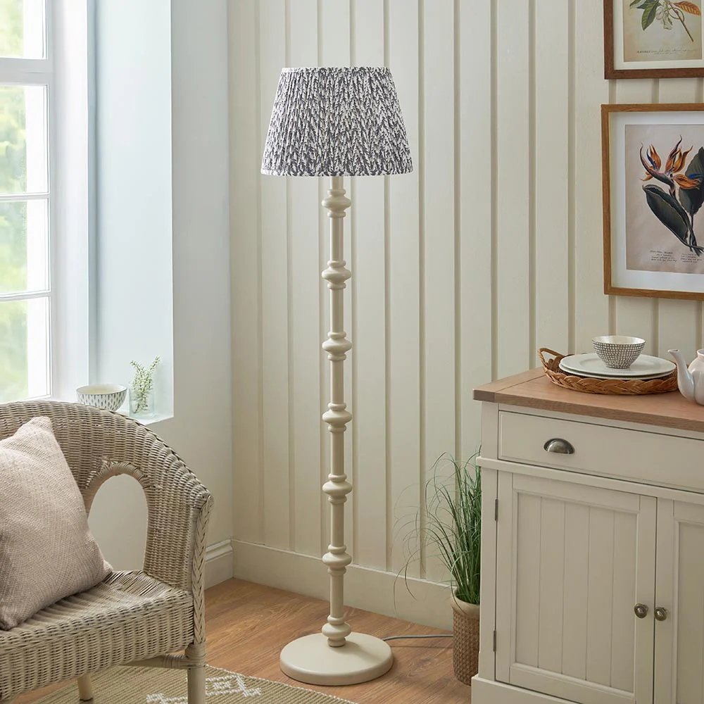 Nivara Leaf Floor Lamp In Various Finish B22 - Image 3