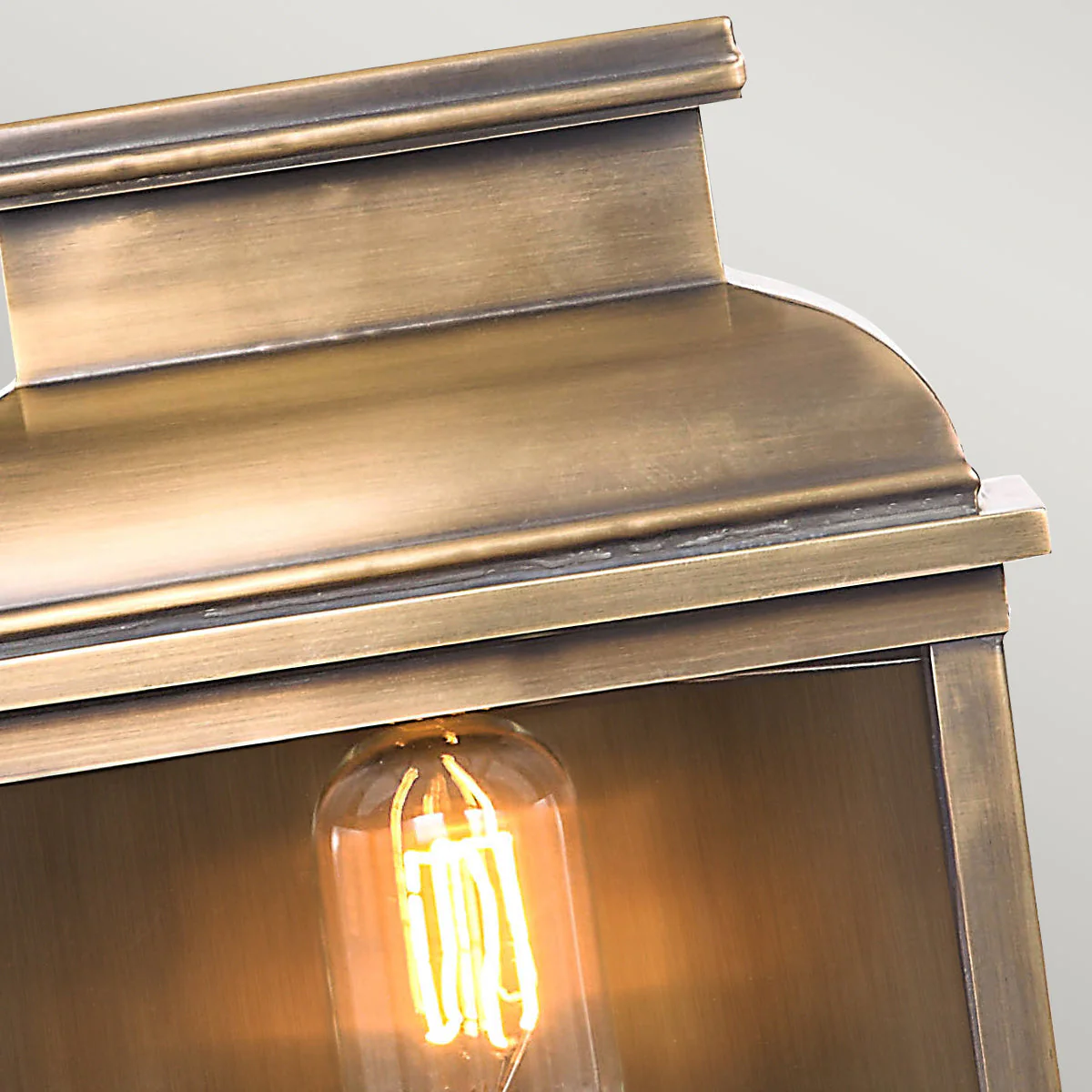 Old Bailey Medium/Large Wall Lantern - Aged Brass Finish - Image 2