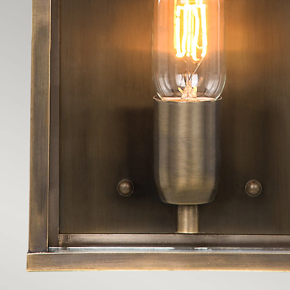 Old Bailey Medium/Large Wall Lantern - Aged Brass Finish - Image 4