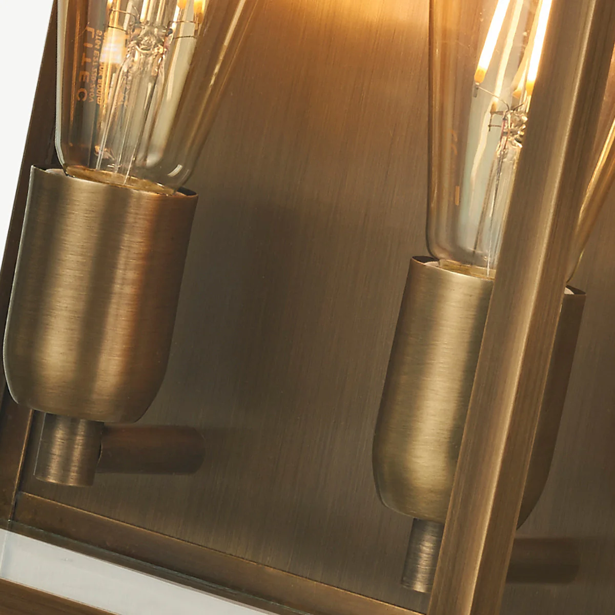 Old Bailey Medium/Large Wall Lantern - Aged Brass Finish - Image 7