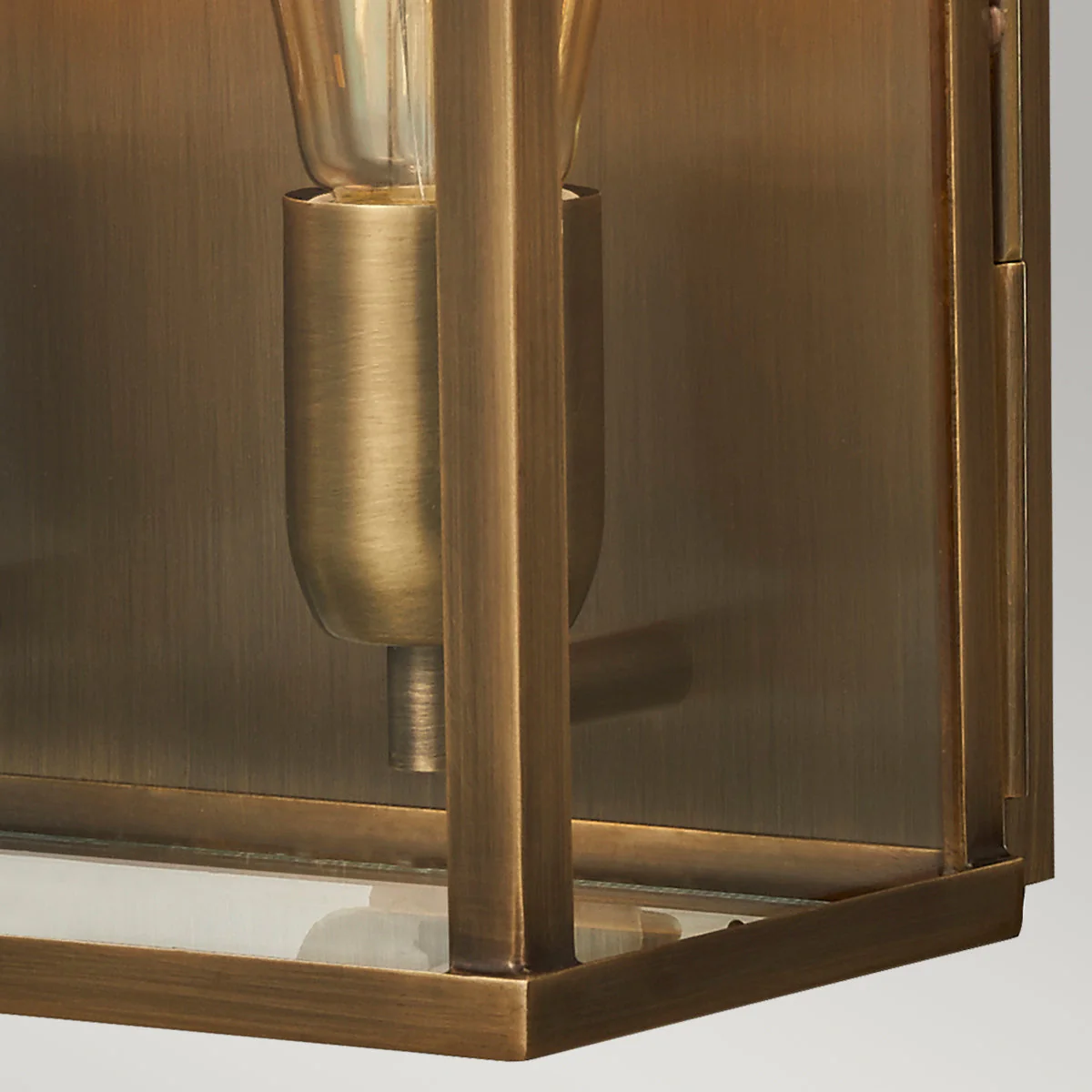 Old Bailey Medium/Large Wall Lantern - Aged Brass Finish - Image 8