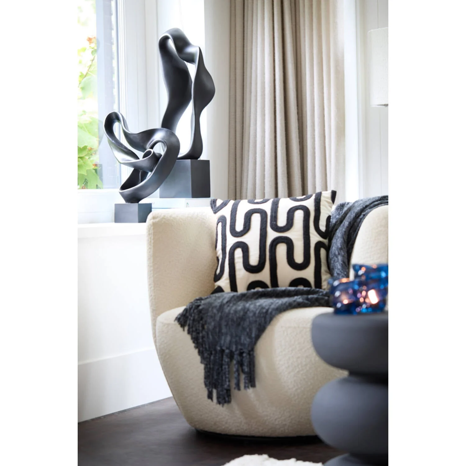 Abstract Ornament Two Styles - Black Finish - Image 2