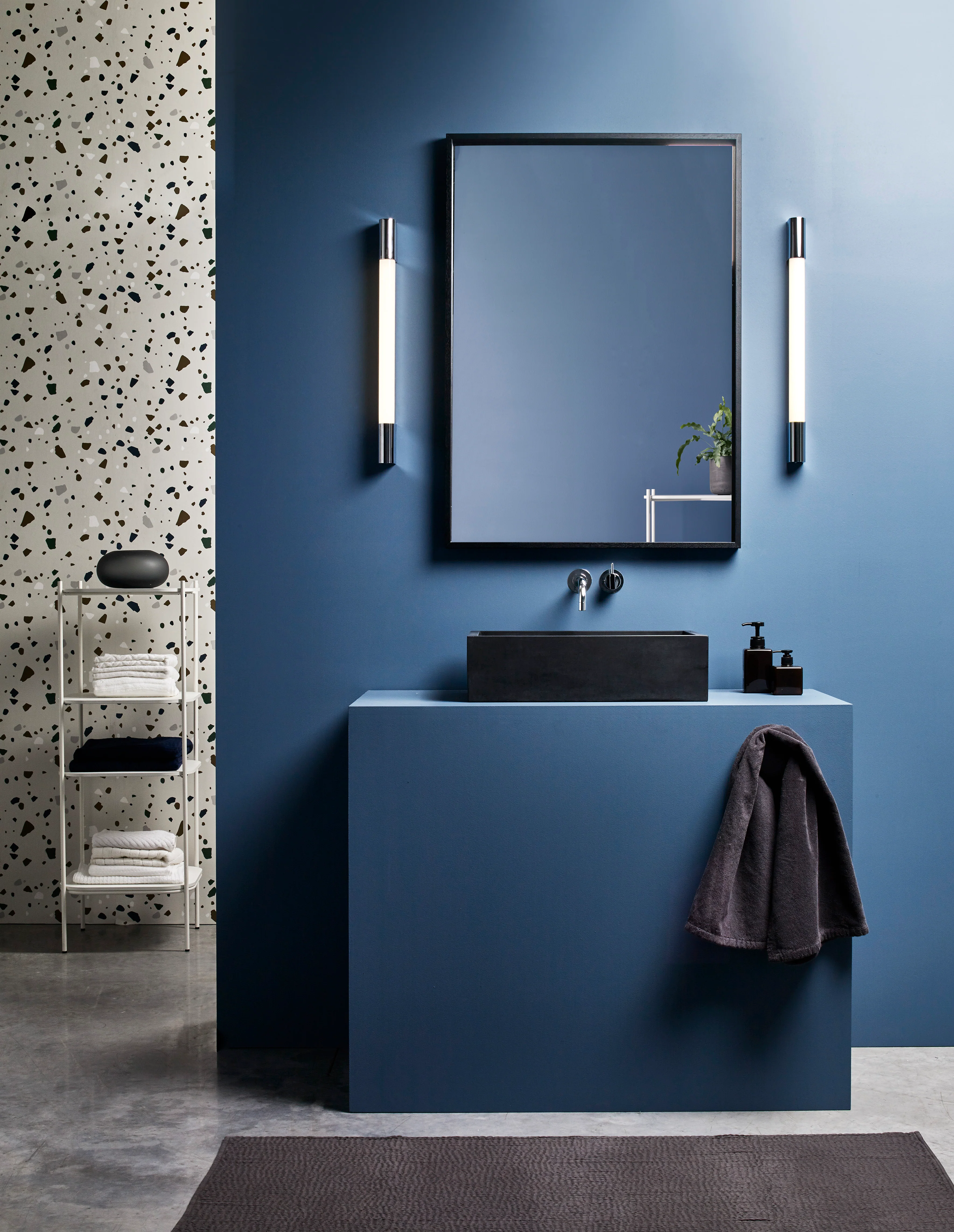 Palermo 600/900 LED Bathroom Wall Light - Image 3