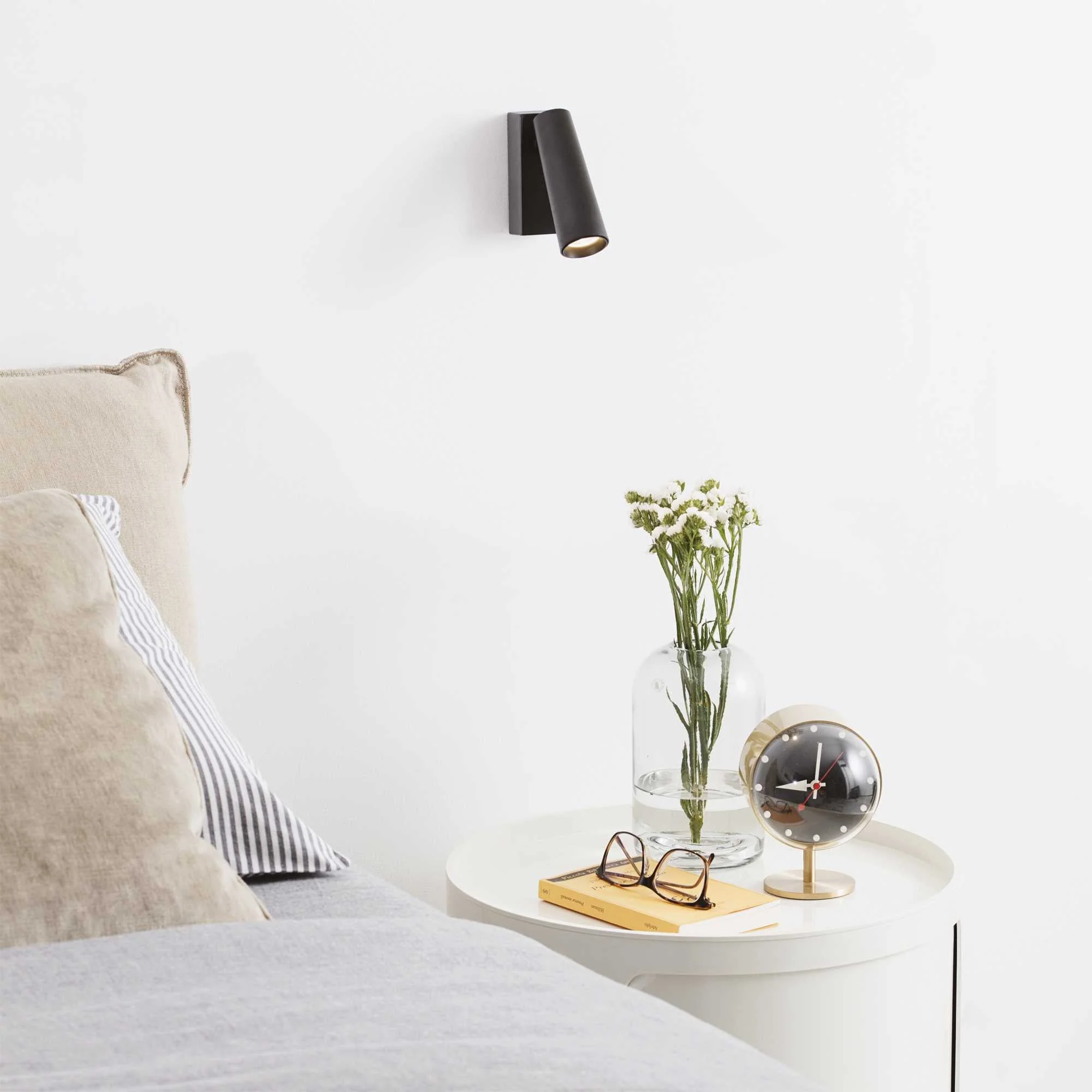 Pipe Wall Light Fitting - White/Black Finish - Image 3
