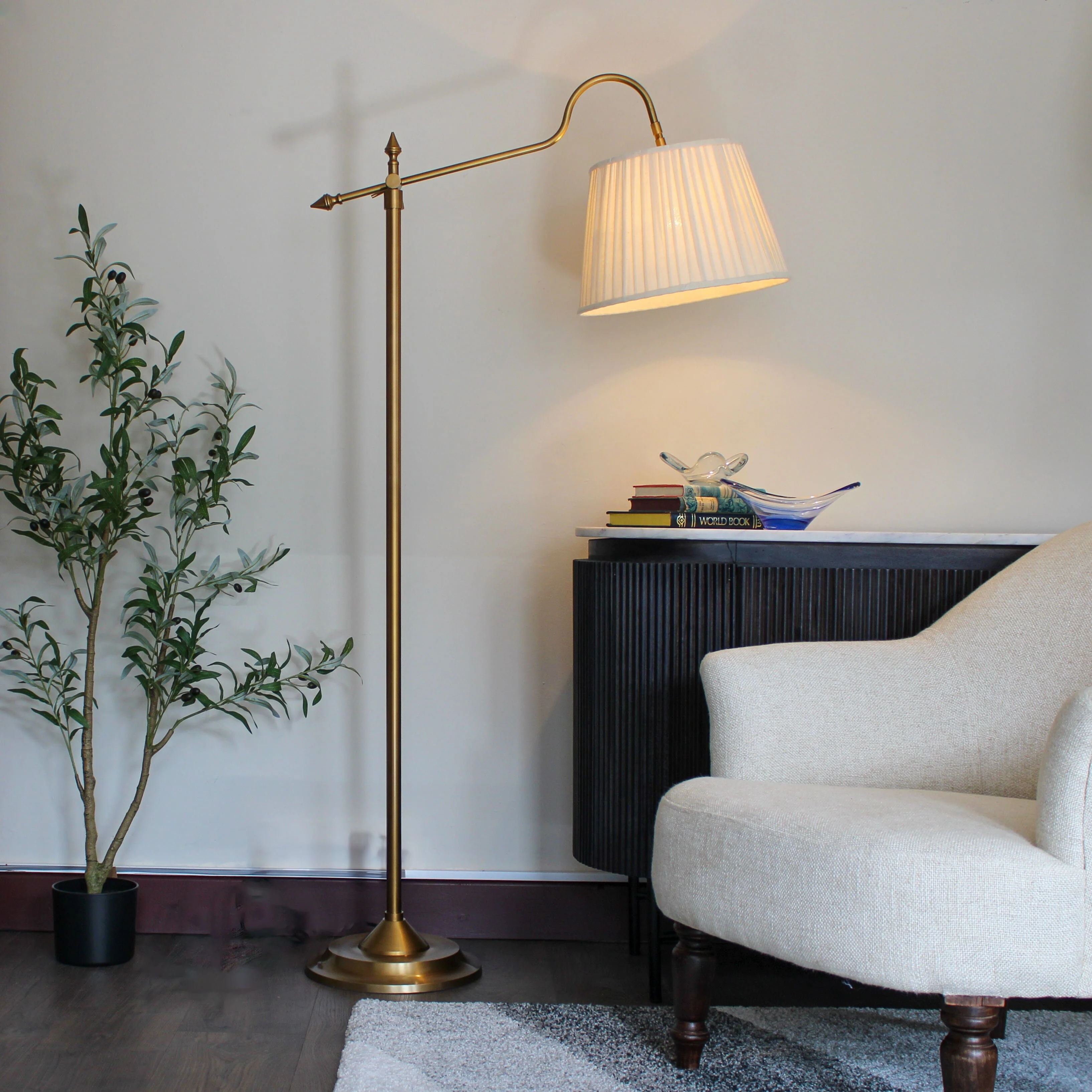 Birne Reading Floor Lamp- Brass Finish - Image 2