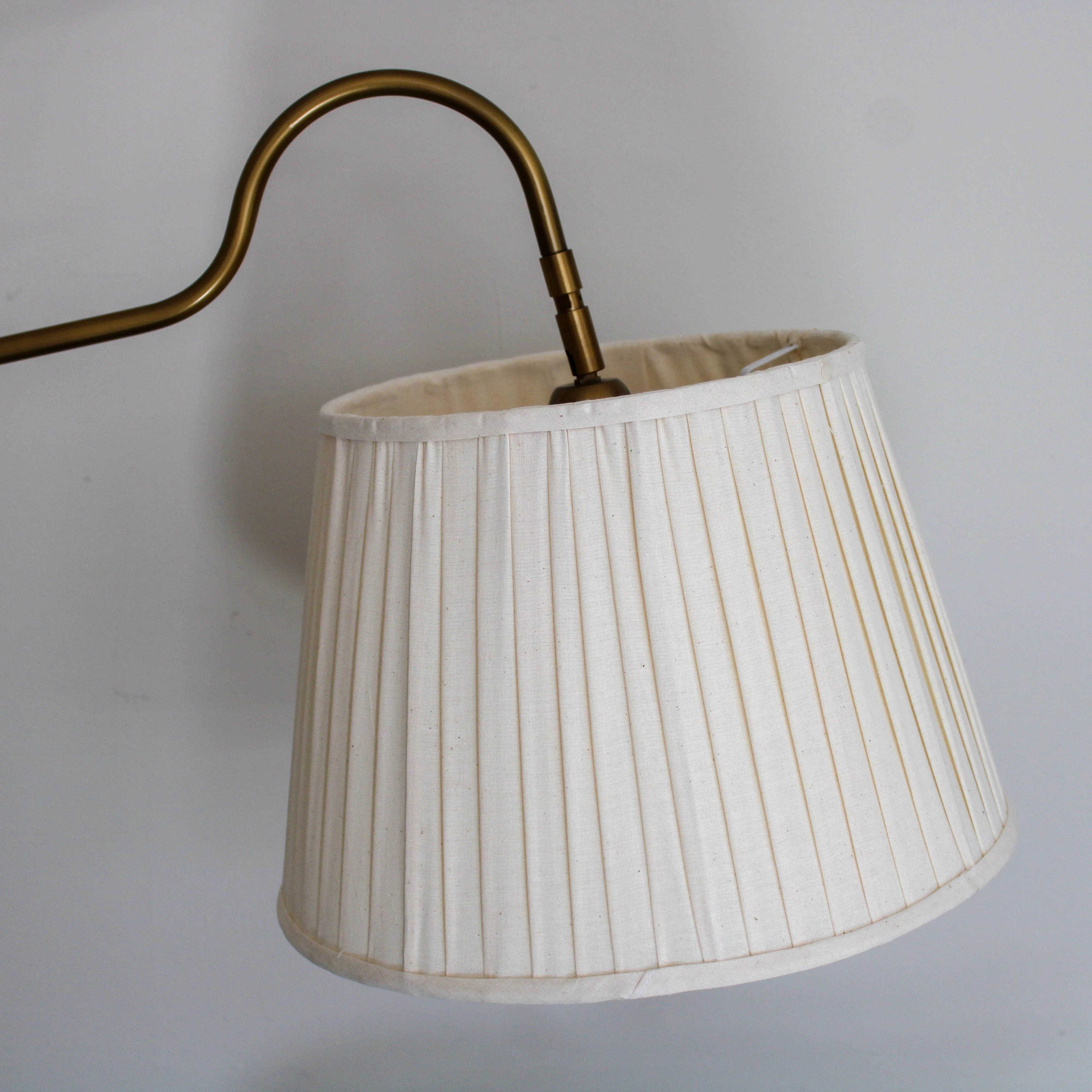 Birne Reading Floor Lamp- Brass Finish - Image 3