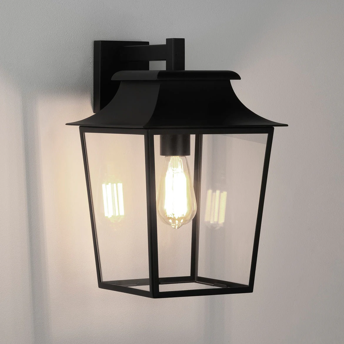 Richmond Outdoor Wall Lantern IP23 - Matt Black - Image 2