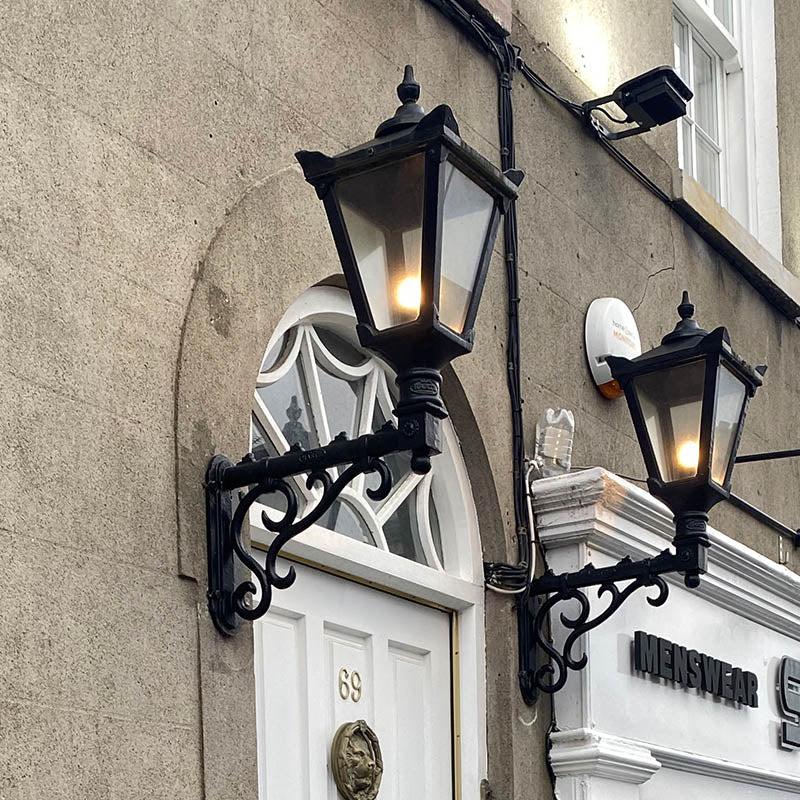 Rodneyshire 1Lt Outdoor Wall Light - Cast Iron - Image 3