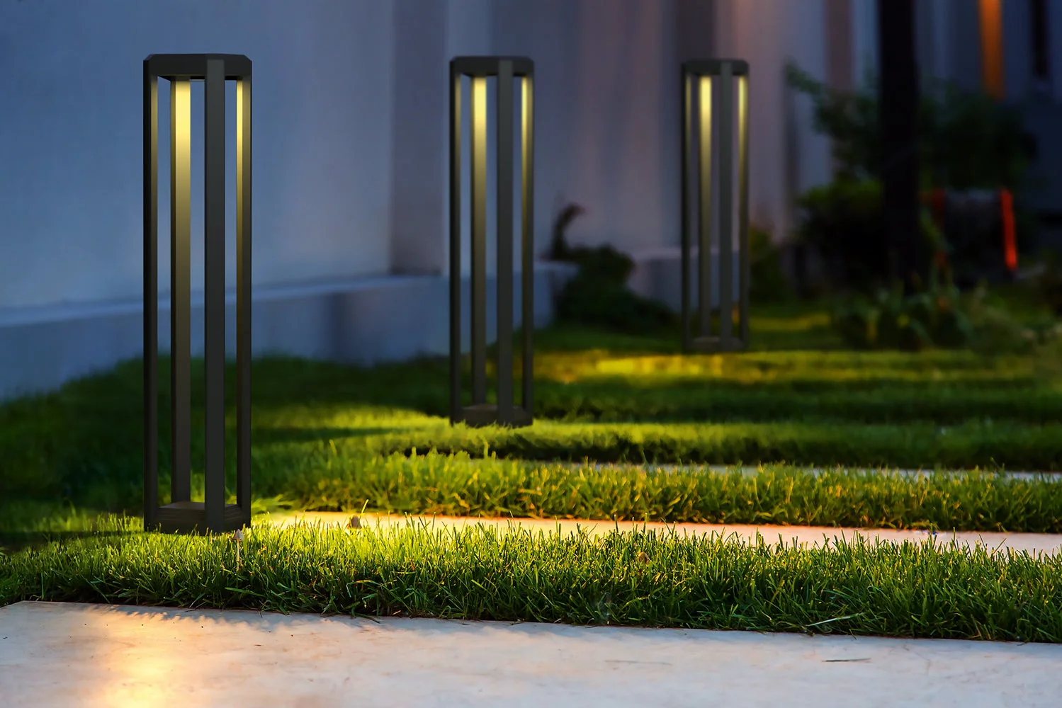 Royal Mile LED Bollard Light 3000K IP65 - Image 3