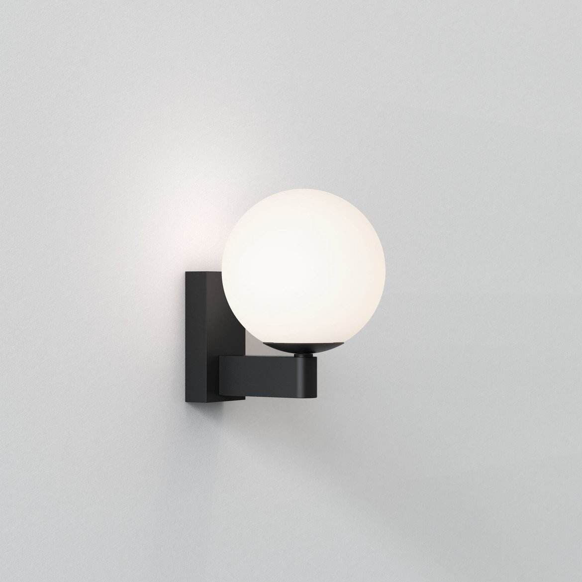 Sagara Bathroom Wall Light IP44 - Polished Chrome / Matt Black - Image 3