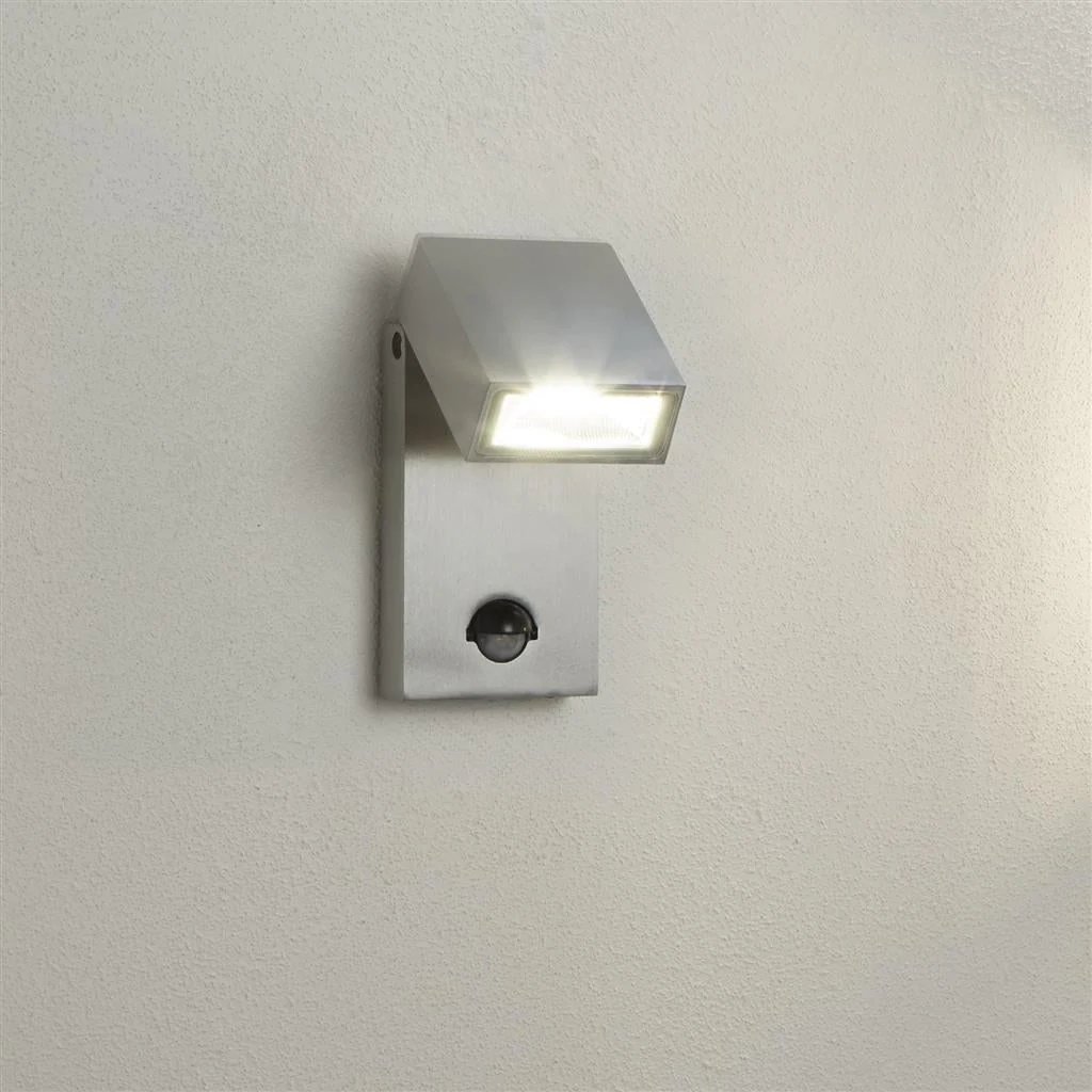METRO LED OUTDOOR WALL LIGHT WITH PIR SENSOR- ALUMINIUM,IP44 - Image 4