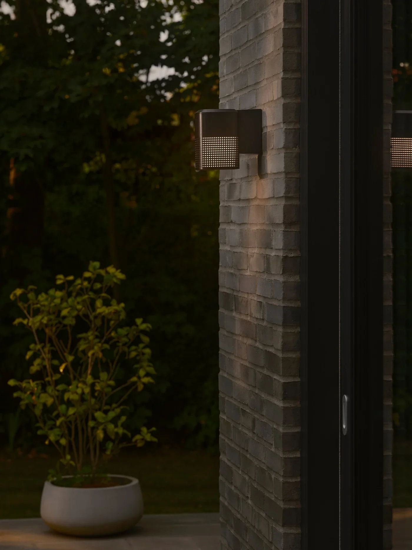 Sidara Outdoor Wall Light- Brown/ Anthracite/Black Finish - Image 15