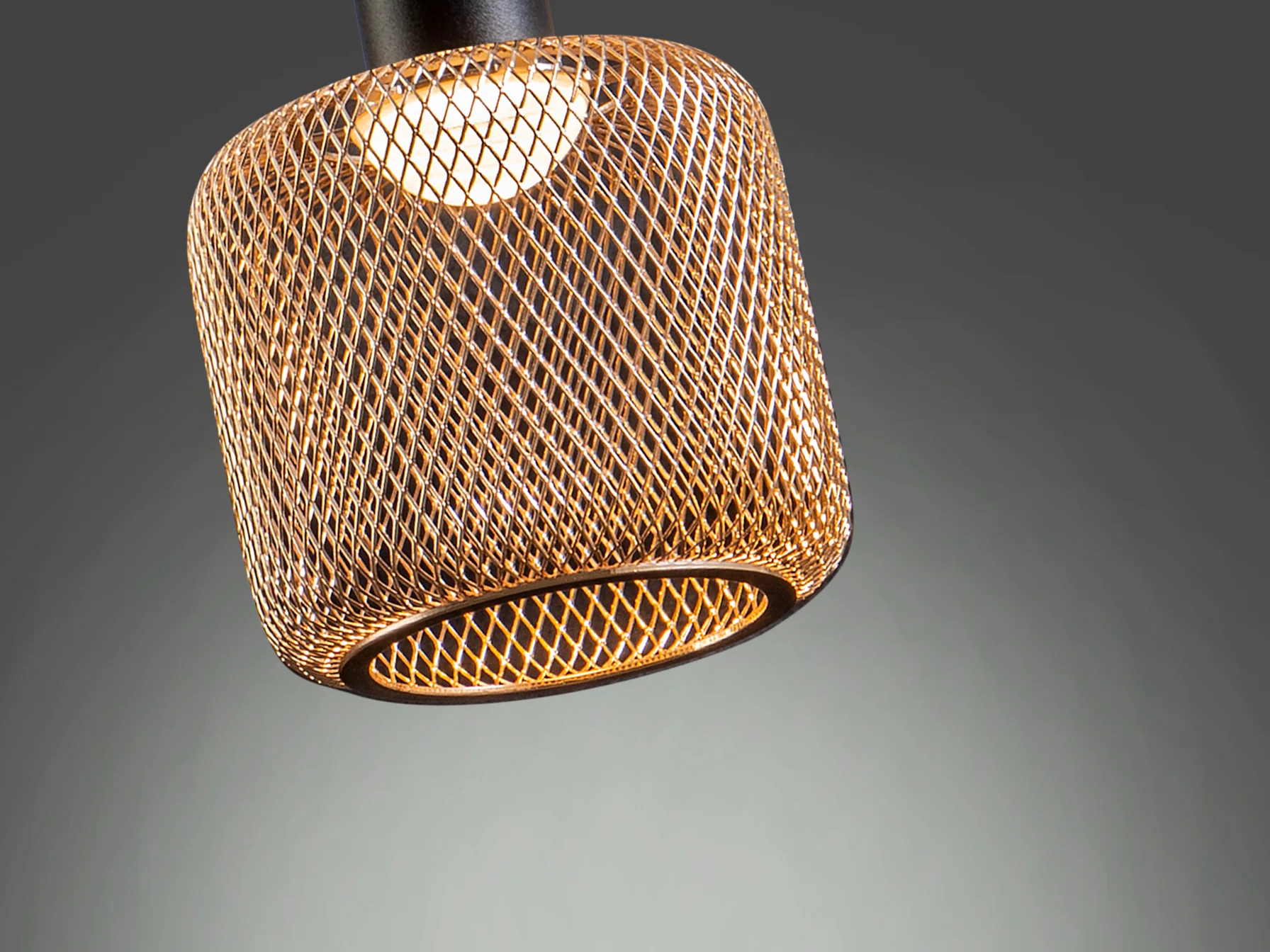 Sincro Single Pendant-  Black/Gold Finish - Image 3