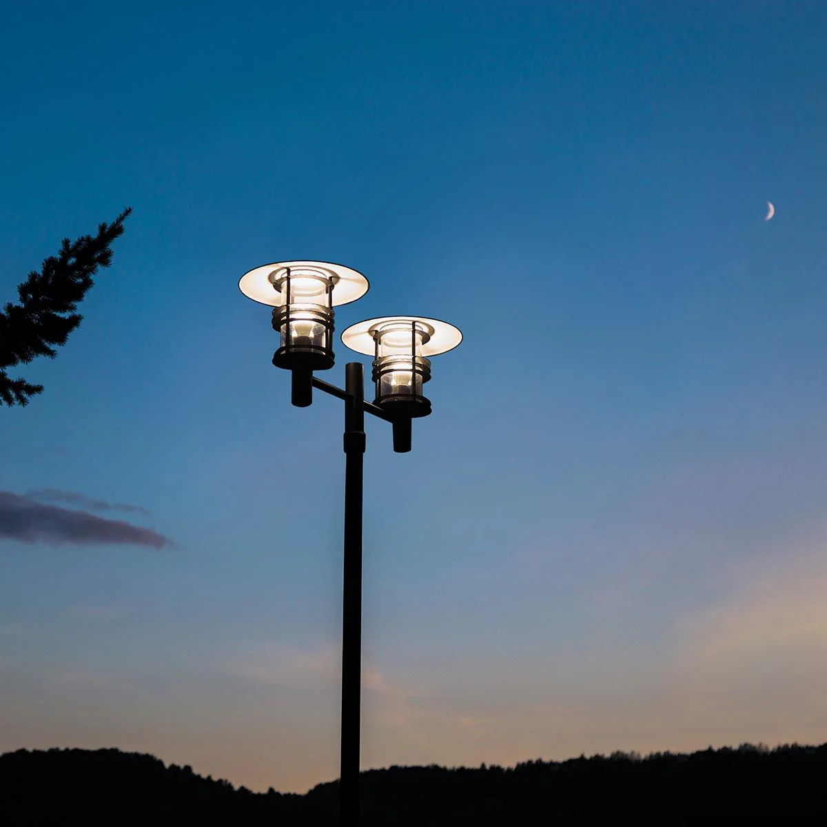Stockholm 1/2Lt Lamp Post - Black/Galvanised IP54  E27 - Image 16