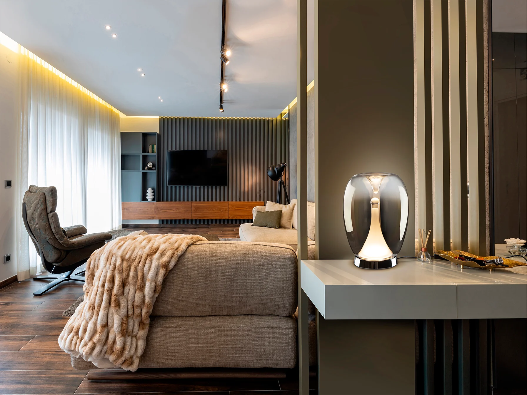 Suspiro Table Lamp- Chrome-Smoky/ Golden-Amber - Image 11