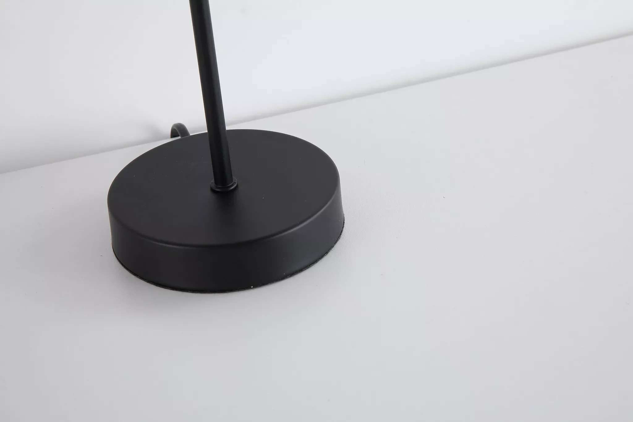 Swizzle 1Lt Table Lamp- Gold Metal & Satin Black Finish - Image 3