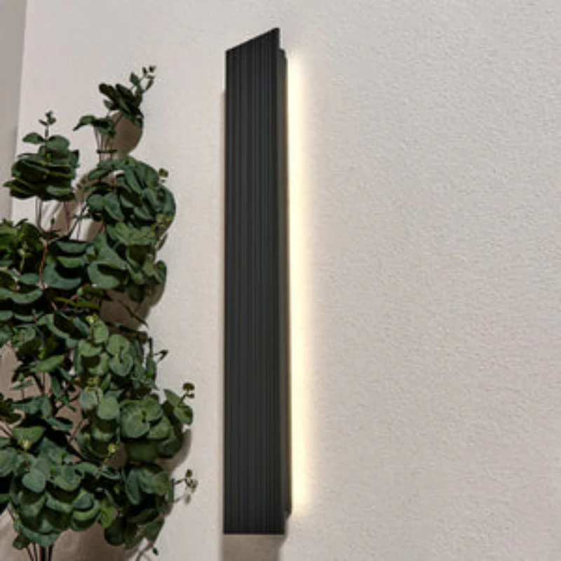 Tetbury LED Outdoor Wall Light- Round/ Slim Finish - Image 3
