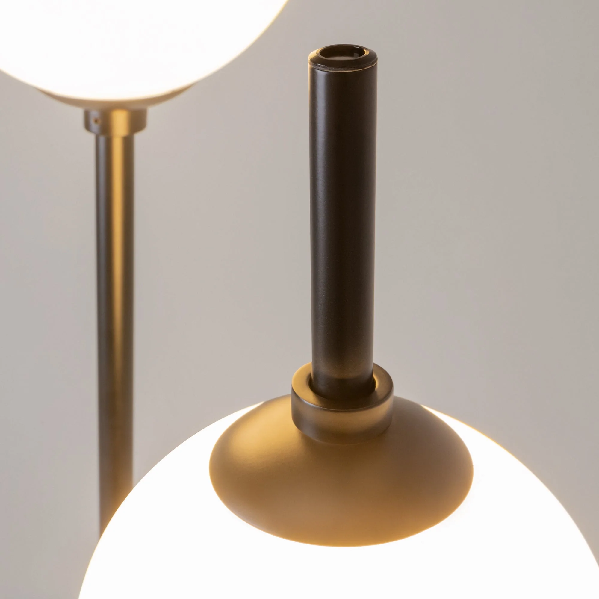 The Sixth Sense Floor lamp Integrated LED - Black & White/Brass & White Finish - Image 10