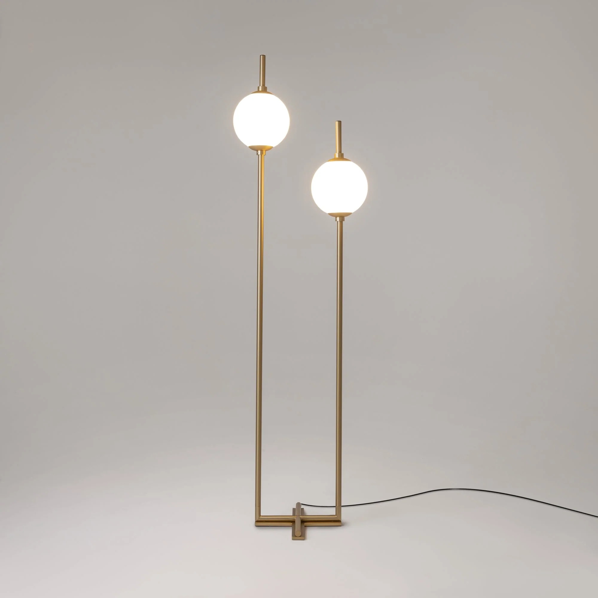 The Sixth Sense Floor lamp Integrated LED - Black & White/Brass & White Finish - Image 14