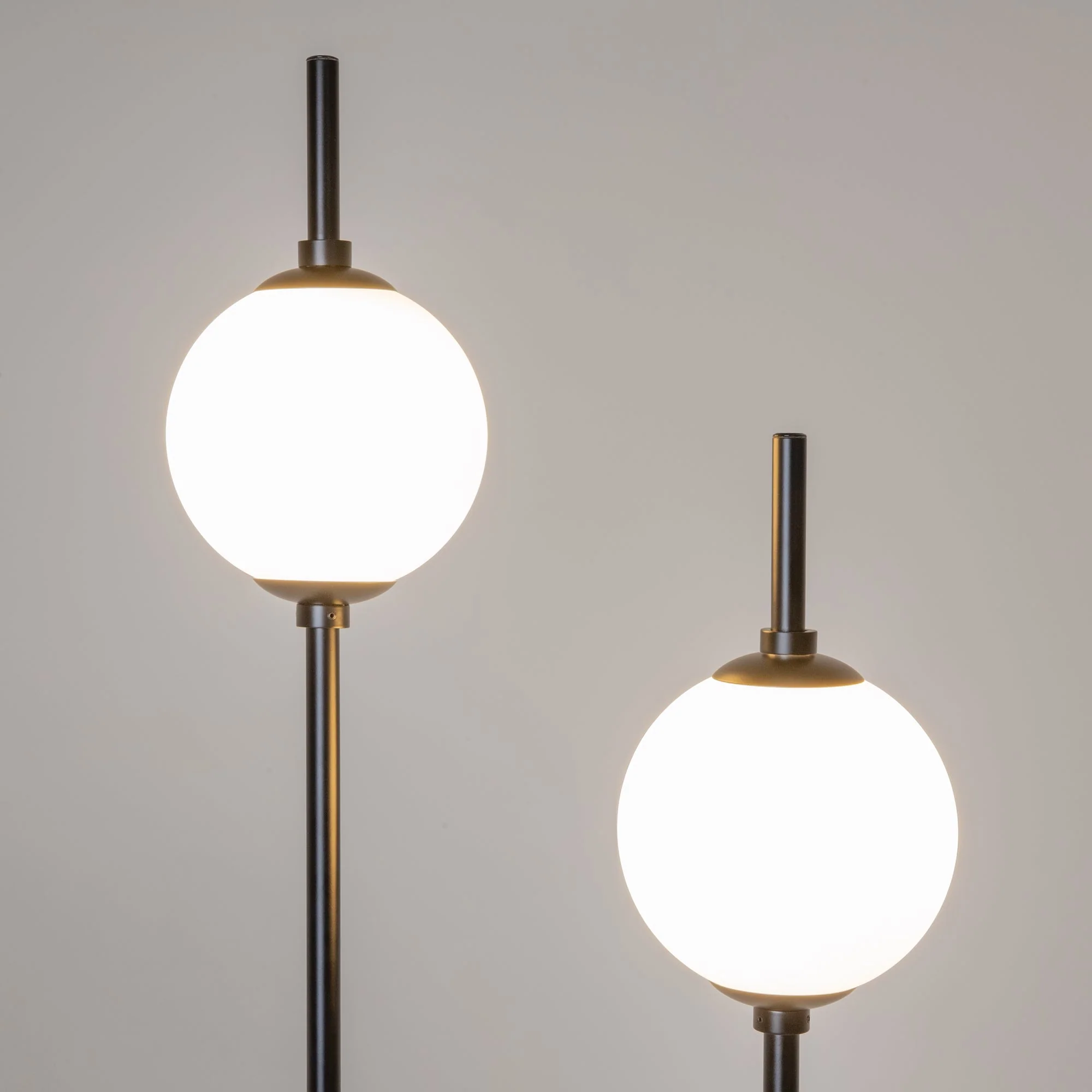 The Sixth Sense Floor lamp Integrated LED - Black & White/Brass & White Finish - Image 8
