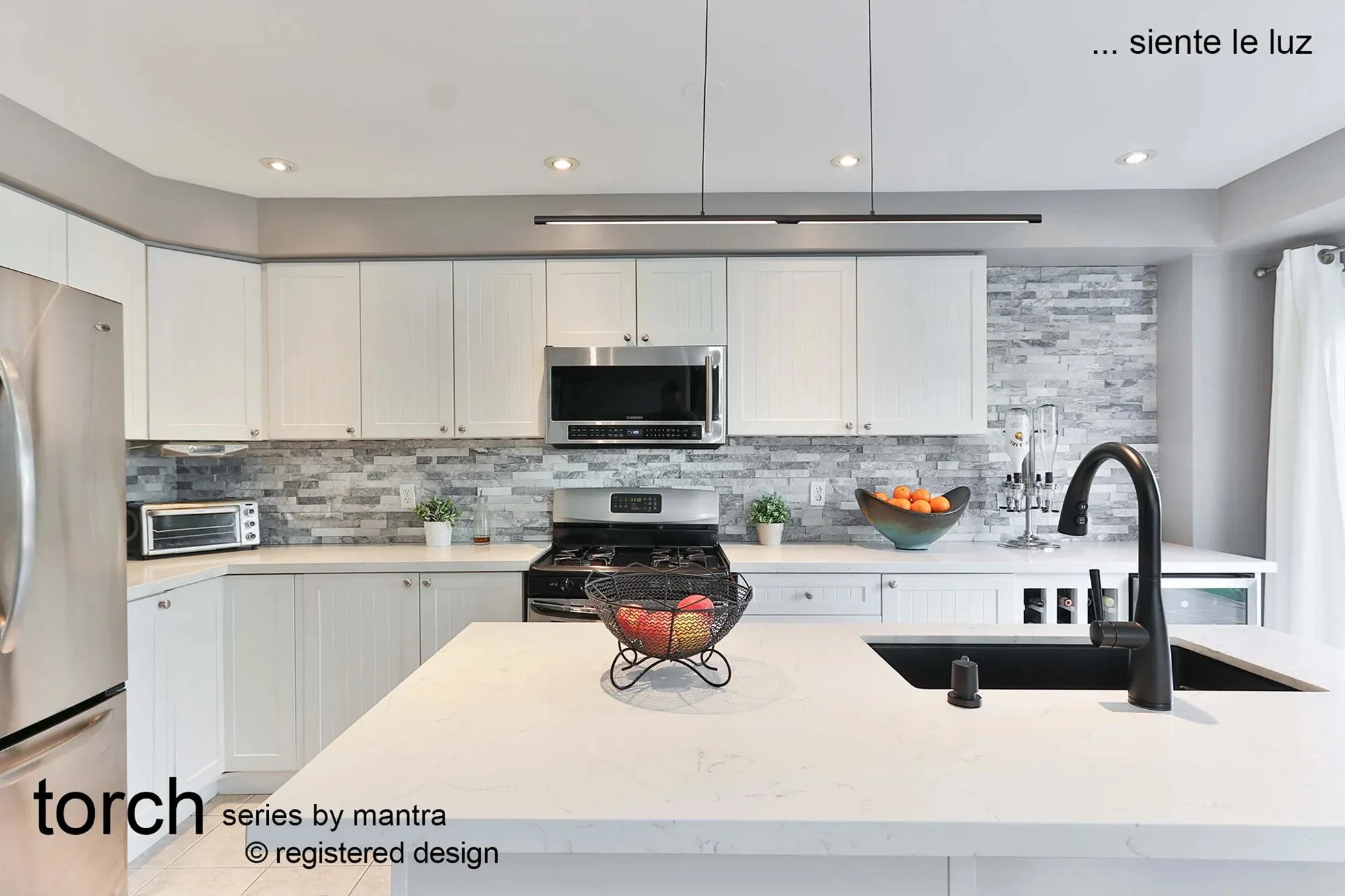 Torch LED Linear Pendant -  Black/White - Image 5