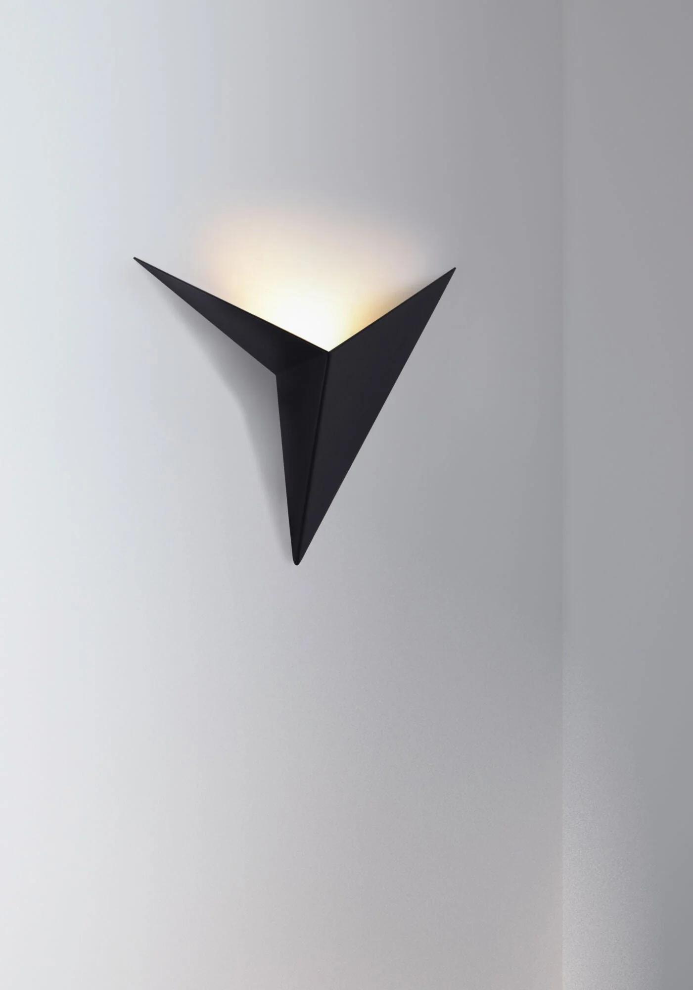 Trame Indoor LED Wall Light - White/Black Finish - Image 5
