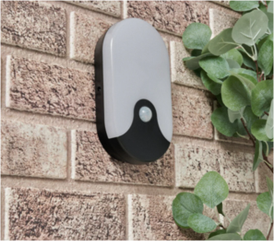 Turus 15 Watt LED Outdoor Bulkhead Light with PIR- Round/ Oval Finish - Image 4