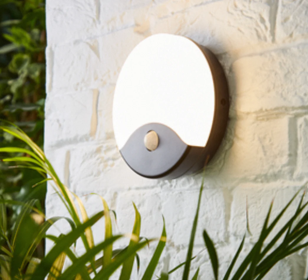 Turus 15 Watt LED Outdoor Bulkhead Light with PIR- Round/ Oval Finish - Image 7