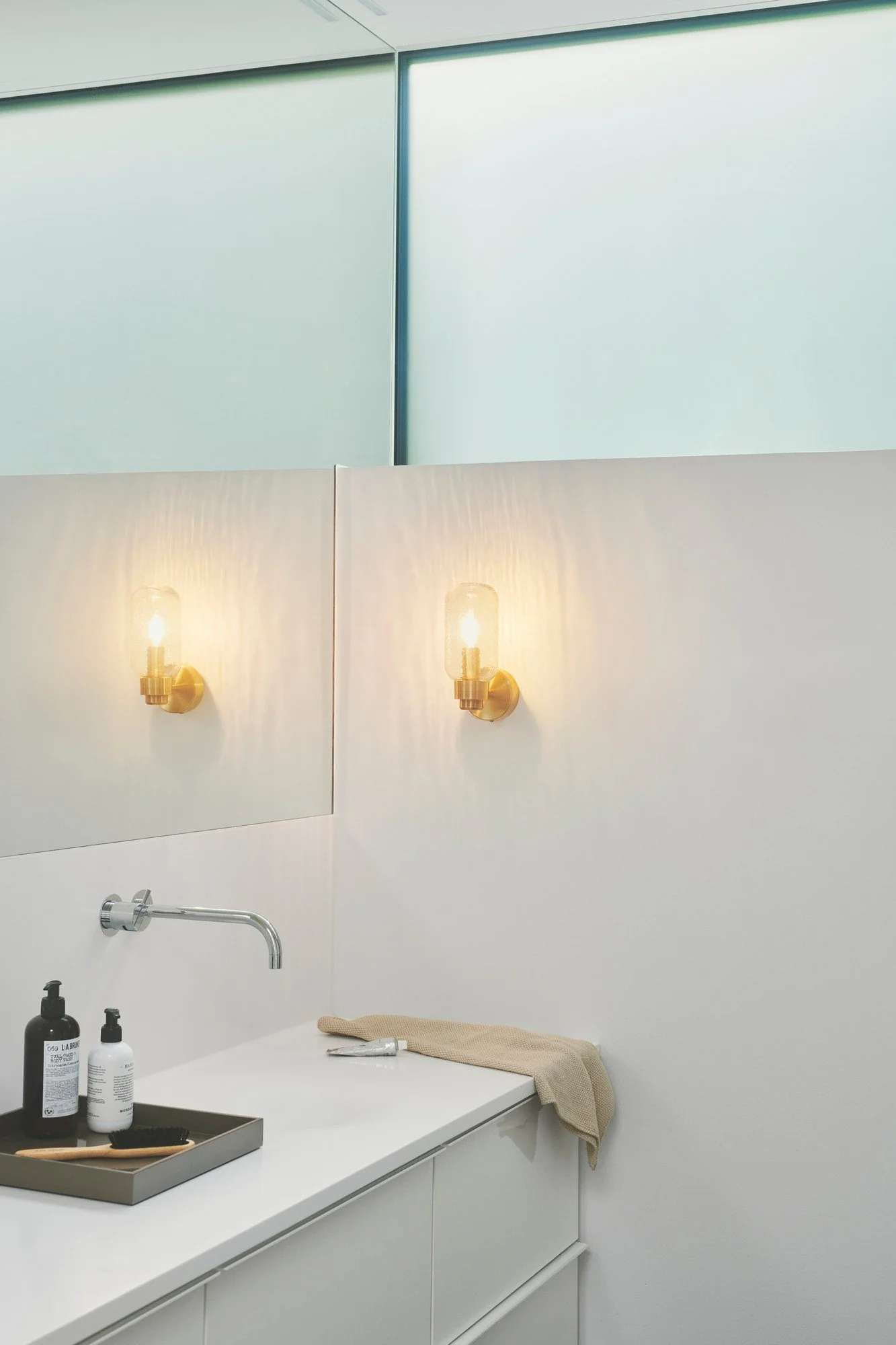 Tutan Wall Light- Brass Finish - Image 3