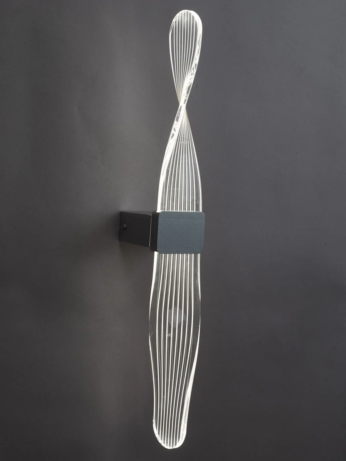 Twist Wall Light Acrylic Silver LED - Image 3
