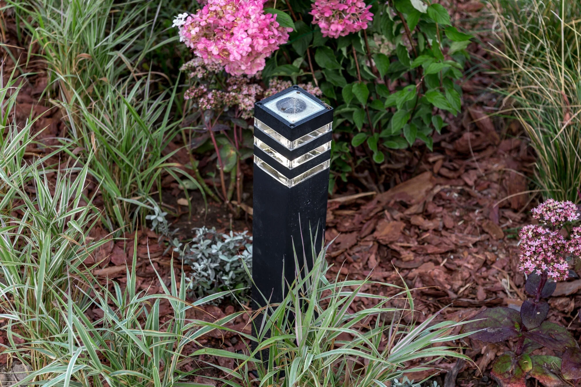 Unter den Linden Bollard Post Light Black - Finish - Image 9