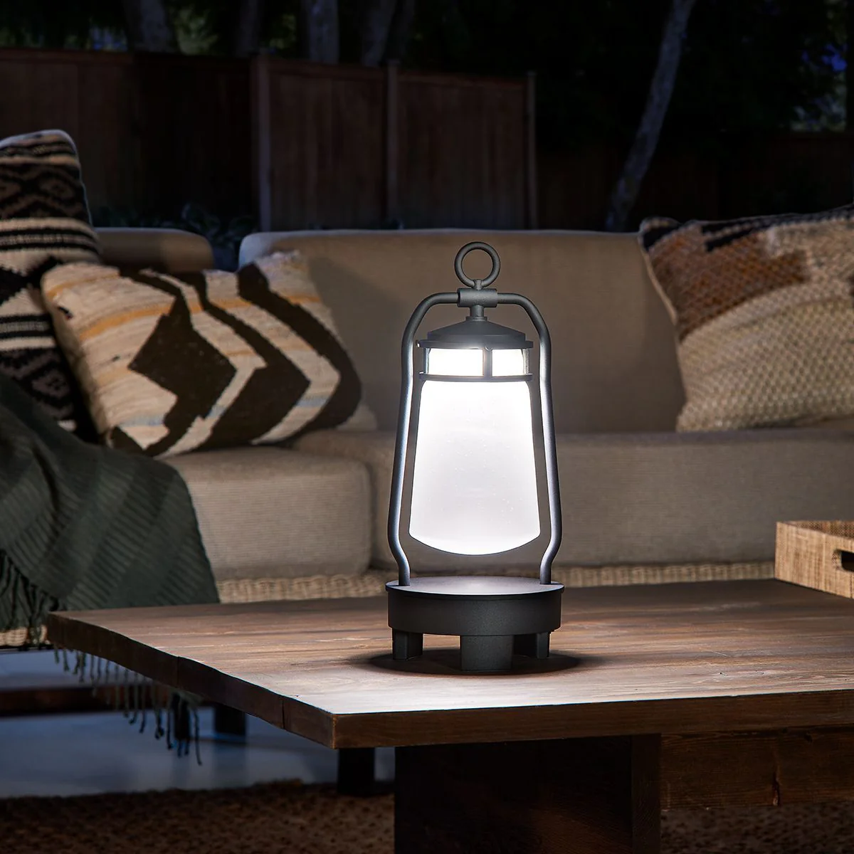 Lyndon plug Bluetooth LED portable lantern - Image 4