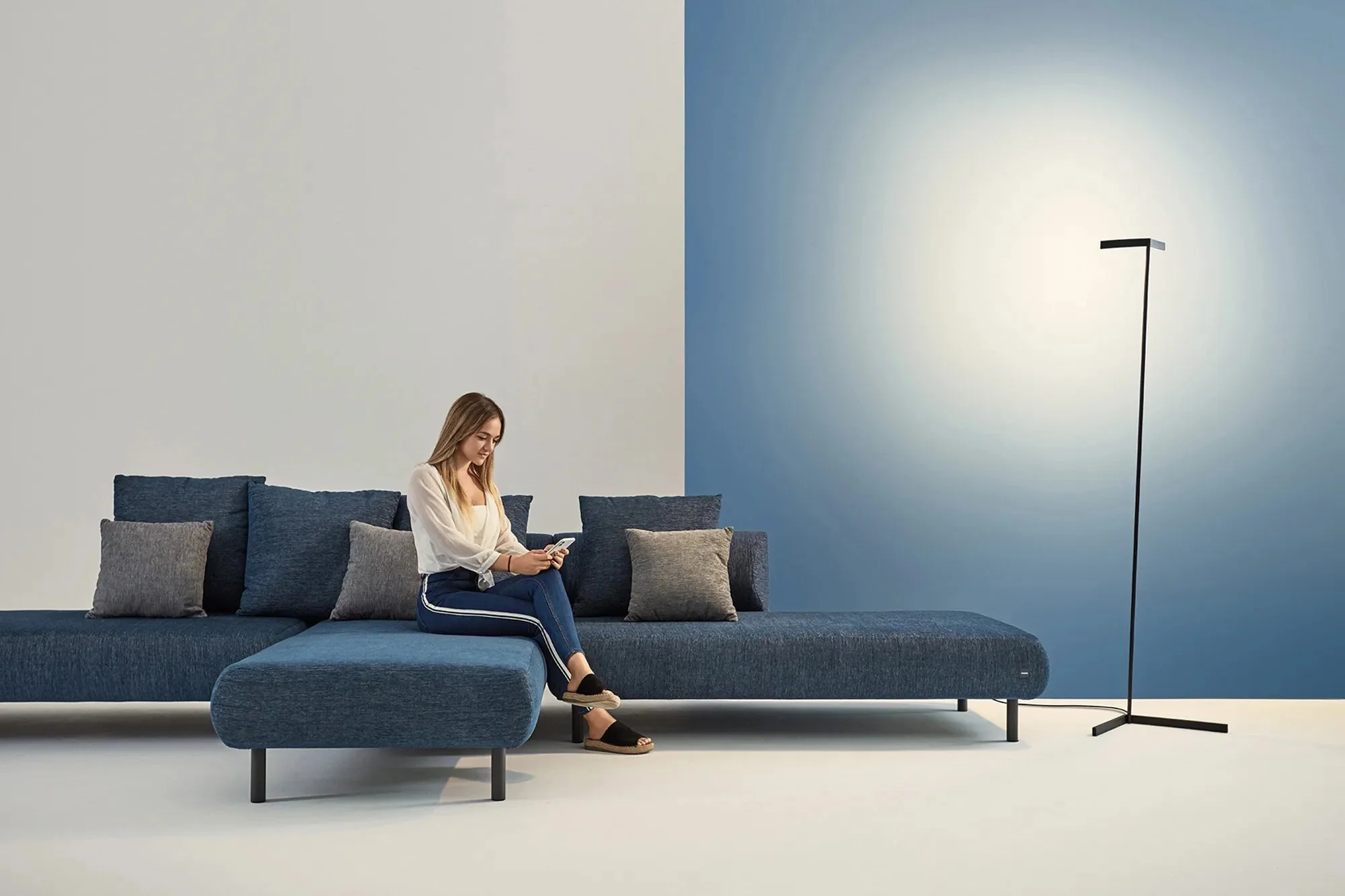 Vector Floor Lamp White, Black, Brown, Gold Finishes - Image 5