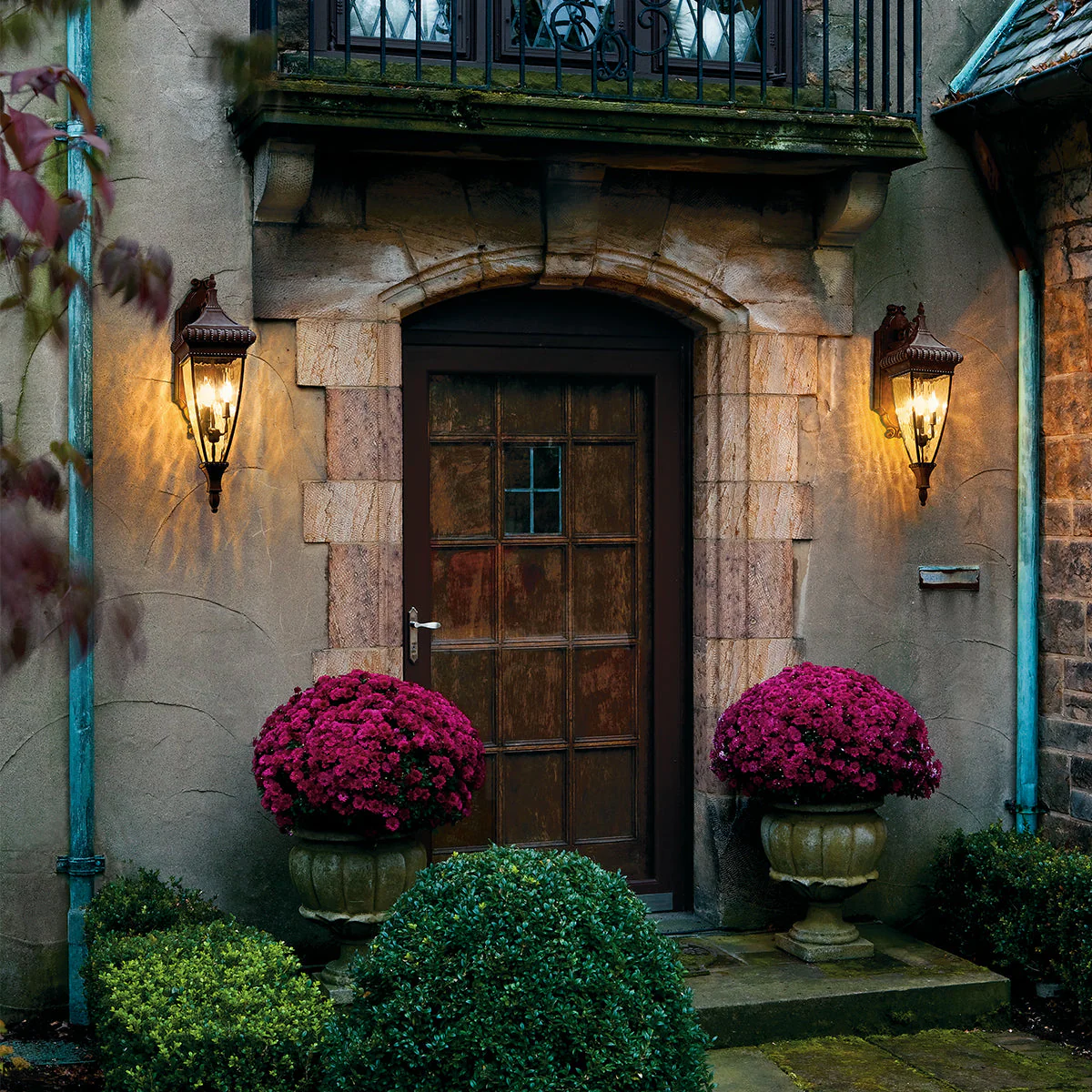 Venetian Medium/Large Wall Lantern - Brushed Bronze Finish - Image 4