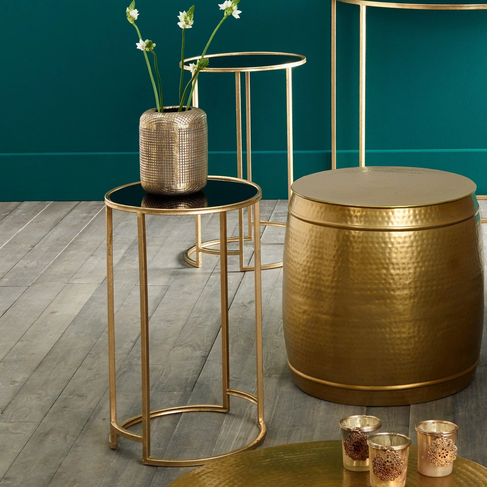 Veneziano Set of 2 Metal and Mirrored/Black Glass Round Tables - Silver/Gold Finish - Image 8
