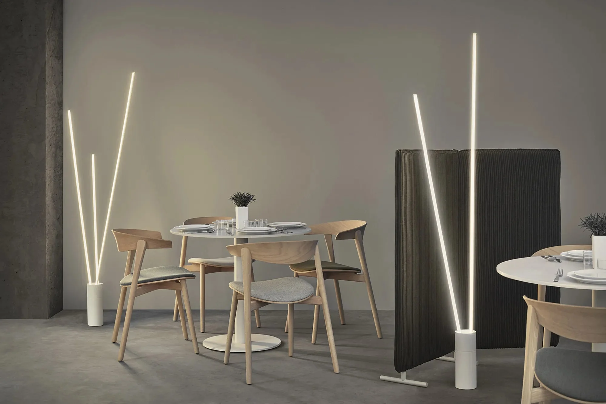 Mantra Vertical 2Lt/ 3Lt Floor Lamp- White/Black Finishes - Image 5