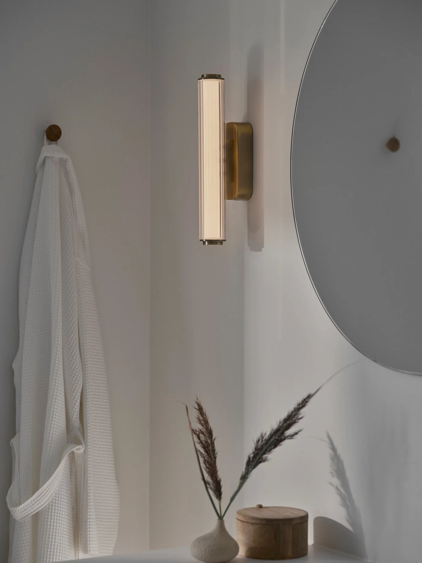Virelle 32'/50' Wall light- Black/ Brass Finish - Image 10
