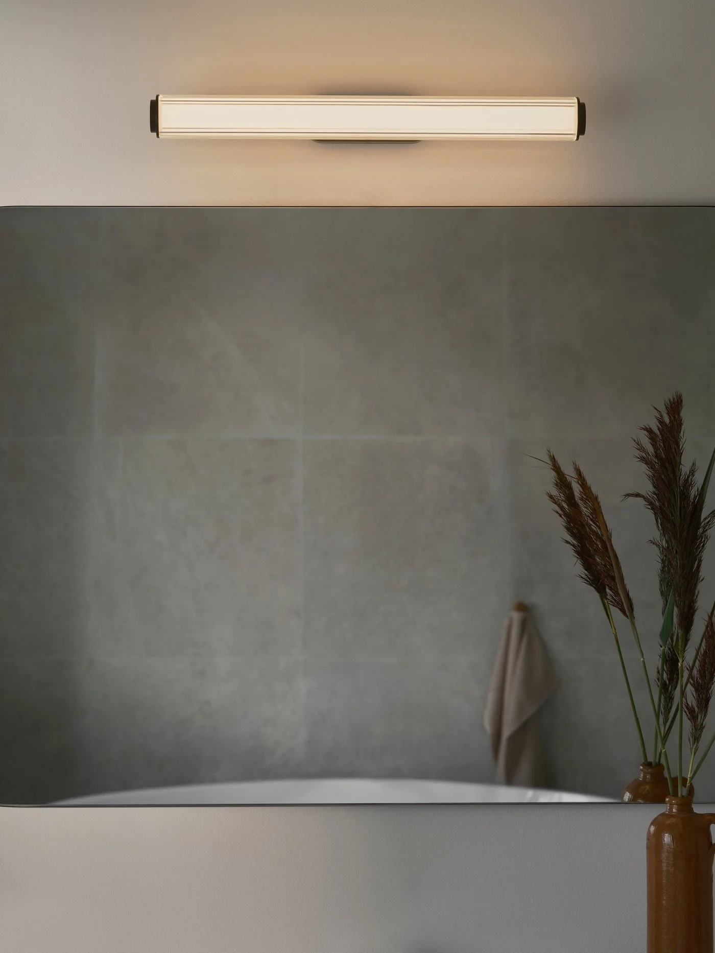 Virelle 32'/50' Wall light- Black/ Brass Finish - Image 12
