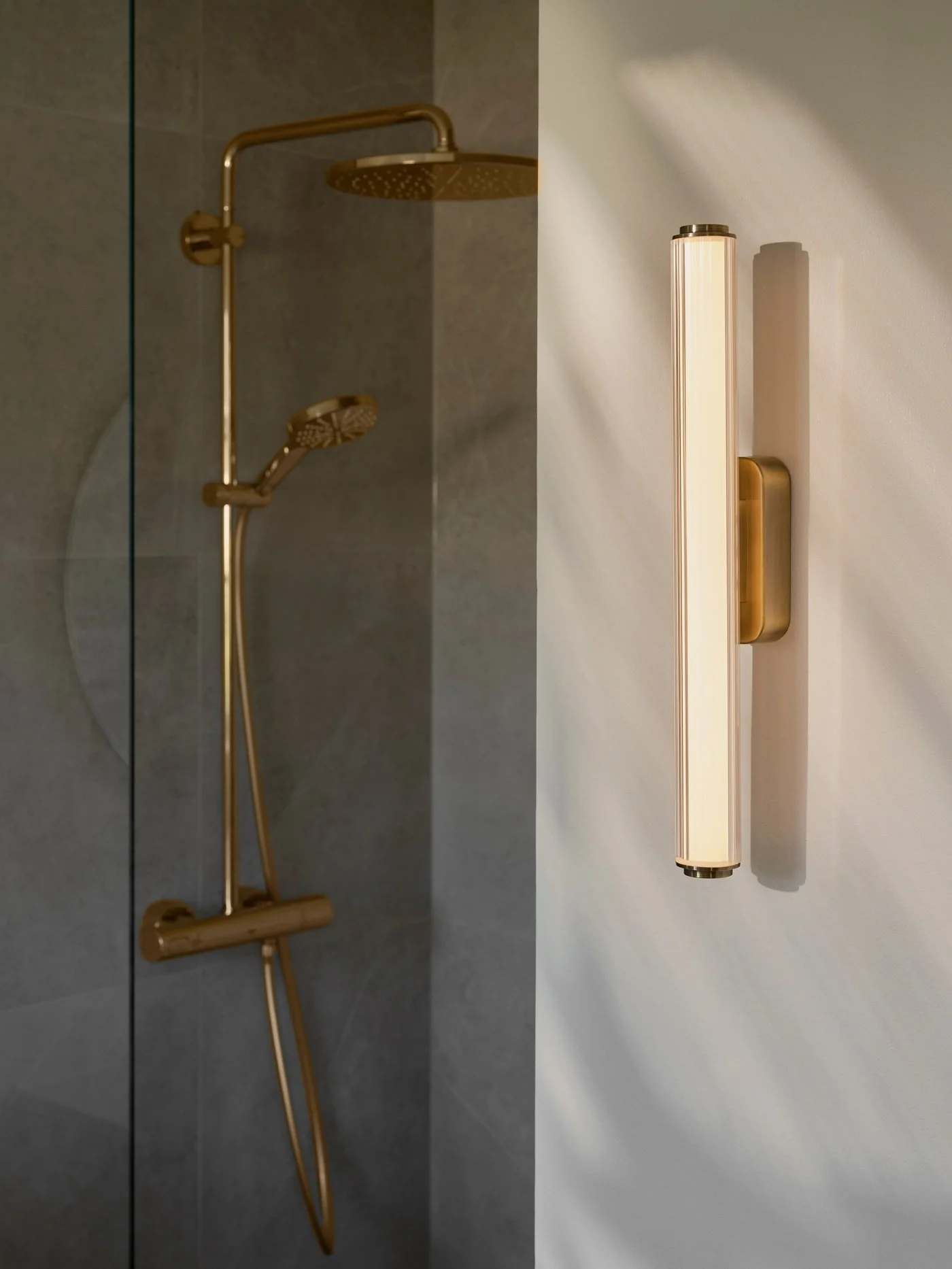 Virelle 32'/50' Wall light- Black/ Brass Finish - Image 15