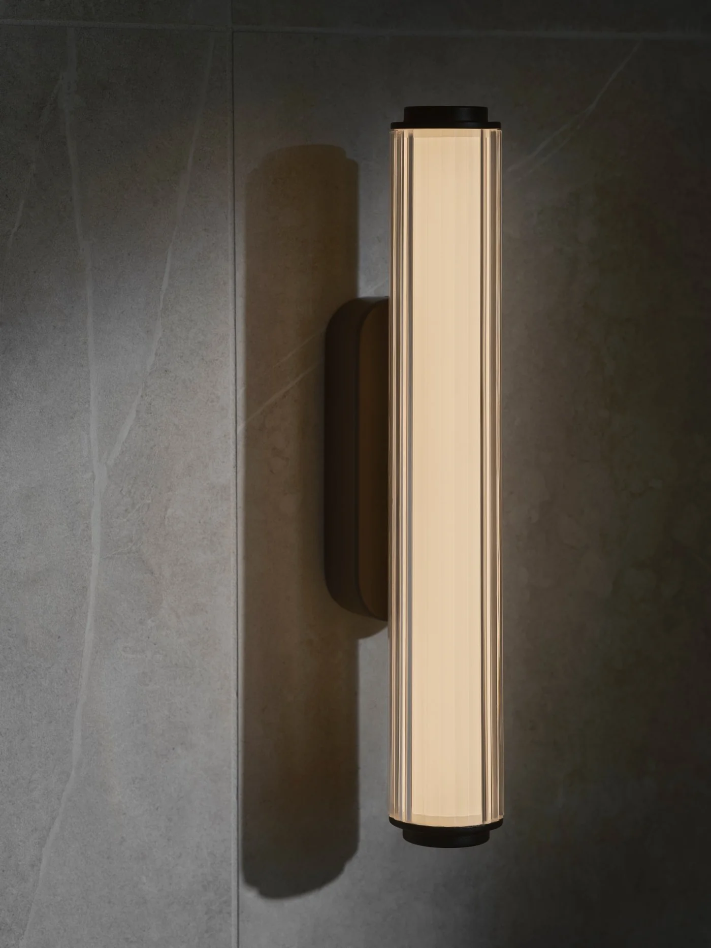 Virelle 32'/50' Wall light- Black/ Brass Finish - Image 7
