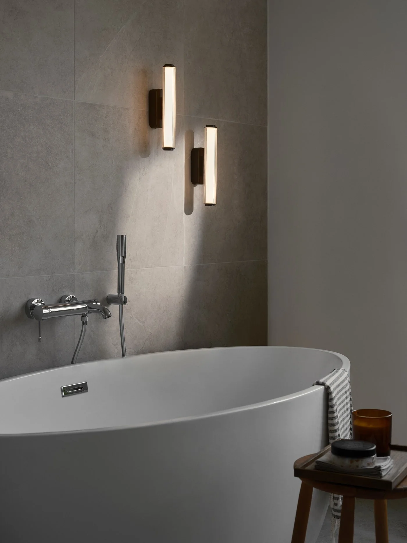 Virelle 32'/50' Wall light- Black/ Brass Finish - Image 8