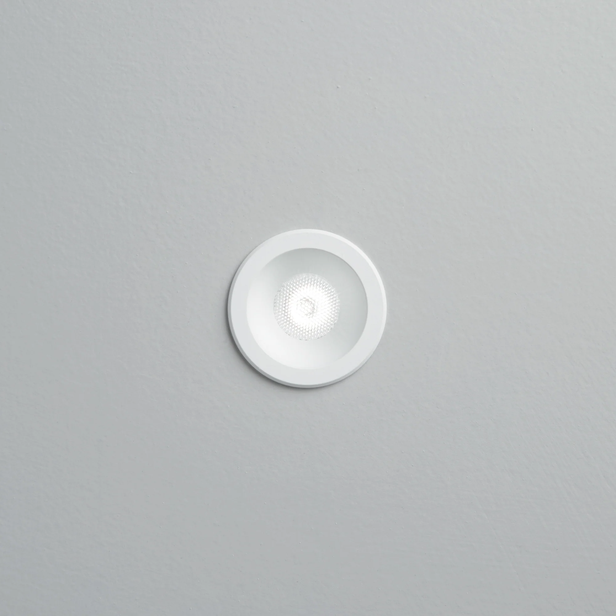 Virus Recessed Ceiling Light- Black/ White Finish - Image 5